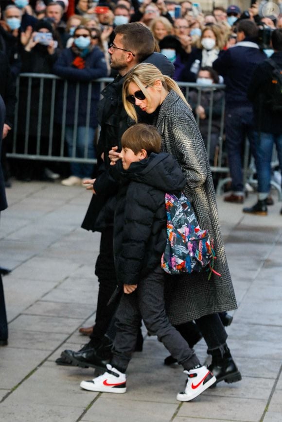 Olivier Pernaut, sa femme et leur fils Léo - Obsèques de Jean-Pierre Pernaut en la Basilique Sainte-Clotilde à Paris le 9 mars 2022.

© Christophe Clovis / Bestimage