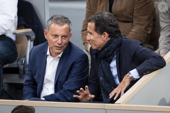 Marc-Olivier Fogiel,  Alexandre Bompard dans les tribunes lors de la session du soir des Internationaux de France de Tennis de Roland Garros 2025, à Paris, France, le 4 juin 2025. © Jacovides-Moreau/Bestimage