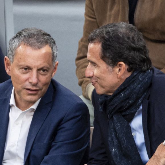 Marc-Olivier Fogiel,  Alexandre Bompard dans les tribunes lors de la session du soir des Internationaux de France de Tennis de Roland Garros 2025, à Paris, France, le 4 juin 2025. © Jacovides-Moreau/Bestimage