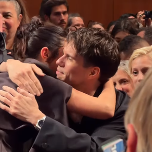 Très émue, Géraldine Nakache a été chaleureusement réconfortée par ses amis Adèle Exarchopoulos et François Civil.

François Civil et Adèle Exarchopoulos sont venus soutenir Géraldine Nakache au Festival de Cannes.