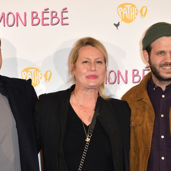 Luana Belmondo entre ses fils Giacomo Belmondo et Alessandro Belmondo à l'avant-première du film "Mon Bébé" au cinéma Gaumont Opéra (côté Capucines) à Paris, France, le 11 mars 2019. © Veeren/Bestimage