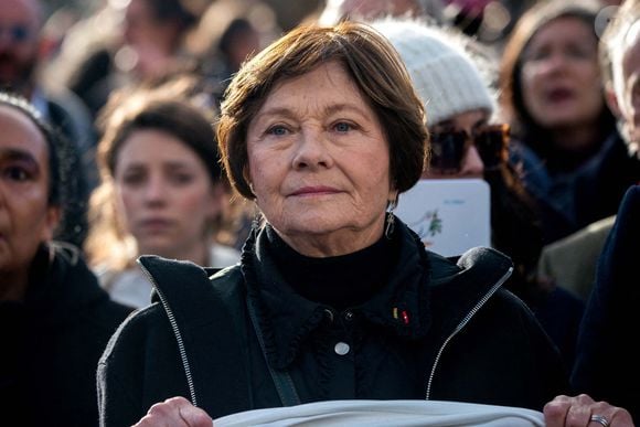 Macha Méril participe à la Marche silencieuse pour la paix organisée par plus de 500 personnalités du monde de la culture appelant à l'arrêt immédiat de la guerre fratricide entre Palestiniens et Israéliens, à Paris, France, le 19 novembre 2023. Photo par Denis Prezat/ABACAPRESS.COM