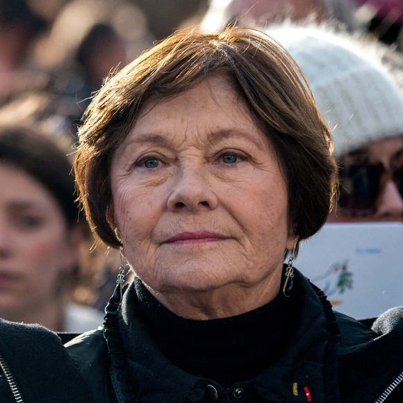 Macha Méril participe à la Marche silencieuse pour la paix organisée par plus de 500 personnalités du monde de la culture appelant à l'arrêt immédiat de la guerre fratricide entre Palestiniens et Israéliens, à Paris, France, le 19 novembre 2023. Photo par Denis Prezat/ABACAPRESS.COM