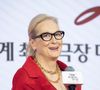 Récemment, lors de son apparition dans le Late Show with Stephen Colbert, l'icône de 76 ans, Meryl Streep, a elle-même fait un clin d'œil à son personnage en arborant un pull J.Crew presque identique à celui qu'elle méprisait si ouvertement à l'écran et que portait Anne Hathaway.

L'actrice Meryl Streep lors d'une conférence de presse pour la comédie dramatique "Le Diable s'habille en Prada 2" à Séoul, Corée du Sud. 8 avril 2026 (Photo by Lee Jae-Won/AFLO)