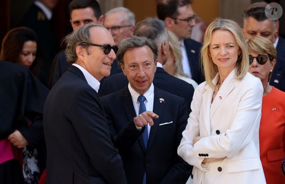 Xavier Niel, sa compagne Delphine Arnault avec Stéphane Bern lors de l'accueil du couple présidentiel français par le couple princier de Monaco au palais princier le 7 juin 2025

© Dominique Jacovides / Bestimage