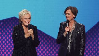 Muriel Robin accordée à sa femme Anne Le Nen face à Nolwenn Leroy ravissante.... les stars mobilisées pour une soirée qui compte