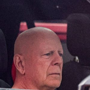 EXCLUSIF Los Angeles, CA L'acteur emblématique Bruce Willis a été vu en train de se promener en voiture dans Santa Monica, accompagné de ses gardiens.



Photo : Bruce Willis