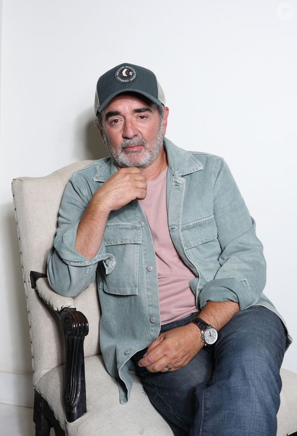 Rendez-vous avec Bruno Solo lors de l'avant-première de la série "Ouija, un été meurtrier" à l'hôtel Marignan à Paris le 8 août 2024.

© Denis Guignebourg / Bestimage