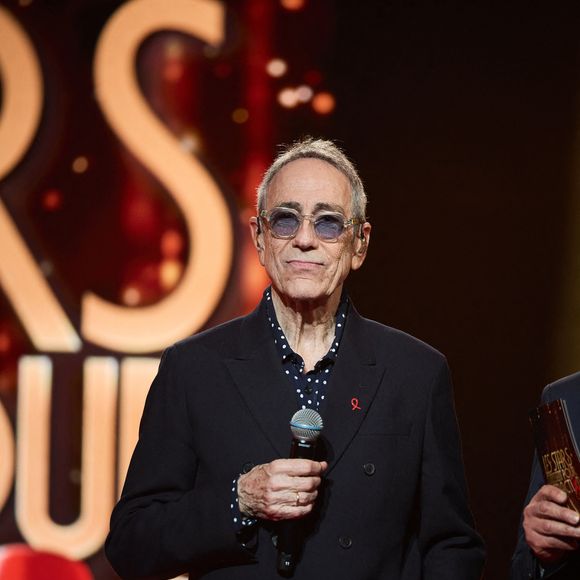 Il y a maintenant dix ans, le chanteur a appris qu’il était atteint d’un cancer des os. 

Exclusif - Alain Chamfort lors de l’enregistrement de l’émission “Les stars s’unissent pour le Sidaction” au théâtre Marigny à Paris, France, le 11 mars 2025. L’émission sera diffusée en prime le 22 mars sur France 2. © Guirec-Moreau/ Bestimage