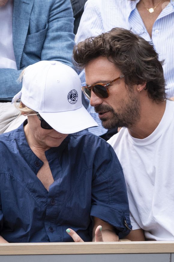 Anne-Élisabeth Lemoine et Bertrand Chameroy en tribunes lors des Internationaux de France de Tennis de Roland Garros 2025, à Paris, France, le 7 juin 2025. © Cyril Moreau/Bestimage