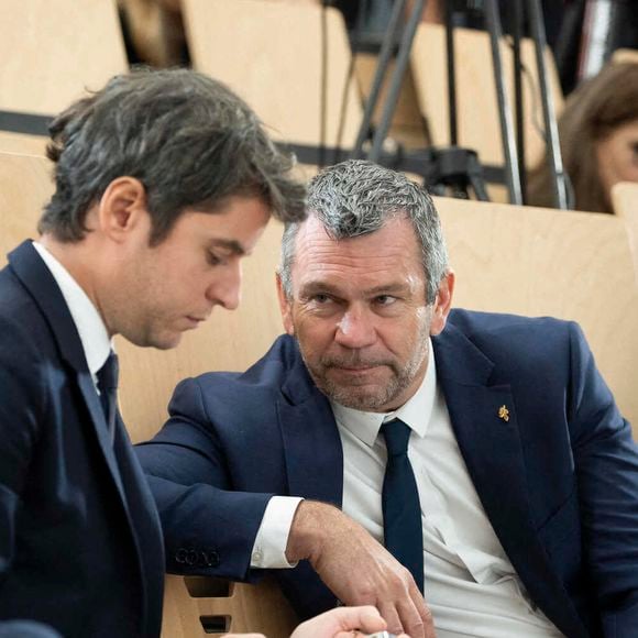 Le ministre de l'Éducation nationale Gabriel Attal et le directeur général d'Intermarché Thierry Cotillard lors du lancement de la mobilisation générale du monde de l'entreprise en faveur des stages de seconde à Pierrefitte-sur-Seine près de Paris le 30 novembre 2023 Photo par Eliot Blondet/ABACAPRESS.COM