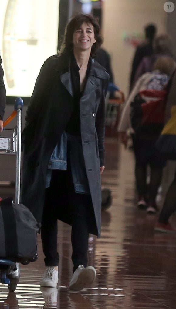 Exclusif - Charlotte Gainsbourg arrive à l'aéroport de Roissy Charles de Gaulle en provenance de New York le 25 septembre 2017. 
©Agence / Bestimage