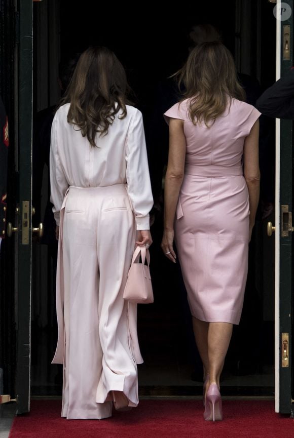 Ce n'est pas la première fois que les deux femmes passent un moment ensemble.

La première dame Melania Trump et la reine Rania Al Abdullah de Jordanie entrent dans la Maison Blanche alors que la reine et le roi Abdullah II bin Al-Hussein de Jordanie arrivent à la Maison Blanche pour une réunion à Washington, DC, États-Unis, le 25 juin 2018. © Dietsch Kevin/UPI/ABACA