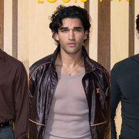 François Civil, Josh Heuston et Tahar Rahim au défilé Louis Vuitton, véritable show estival aux allures de plage
