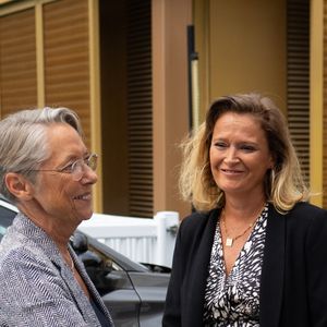 Qui a notamment été porte-parole du gouvernement d'Elisabeth Borne.


Elisabeth Borne, Première ministre, Olivia Grégoire, ministre déléguée, chargée des Petites et moyennes entreprises, du Commerce, de l'Artisanat et du Tourisme et Patrick Martin, président du Medef lors de la Rencontre des Entrepreneurs de France, organisée par le MEDEF à l'Hippodrome de Paris-Longchamp à Paris, France, le 28 août 2023. © Raphaël Lafargue/Pool/Bestimage
