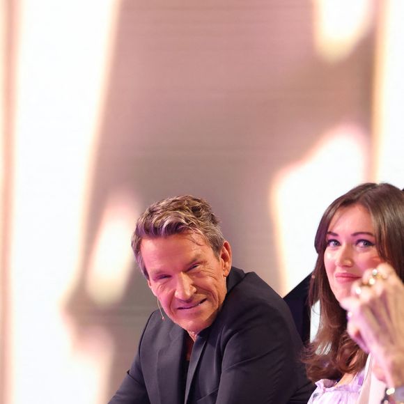 Exclusif - Benjamin Castaldi, Elsa Esnoult lors de l'enregistrement de l’émission "On Connait La Chanson Céline Dion", présentée par L.Boccolini et diffusée le 1er septembre sur W9, à Paris, France, le 2 juillet 2026. © Jack Tribeca/Bestimage