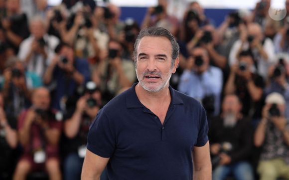 Jean Dujardin au photocall du film "Novembre" lors du 75ème Festival International du Film de Cannes, France, le 23 mai 2022. © Dominique Jacovides/Bestimage