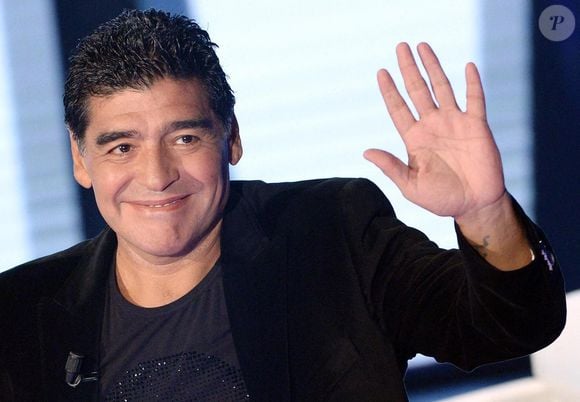 Le pacte porte notamment sur l'usage du nom de la star du foot.

La légende du football argentin Diego Armando Maradona est vu lors de sa présence dans l'émission télévisée italienne 'Che tempo che fa', Milan, 20 octobre 2013. ANSA/DANIEL DAL ZENNARO /ABACAPRESS.COM