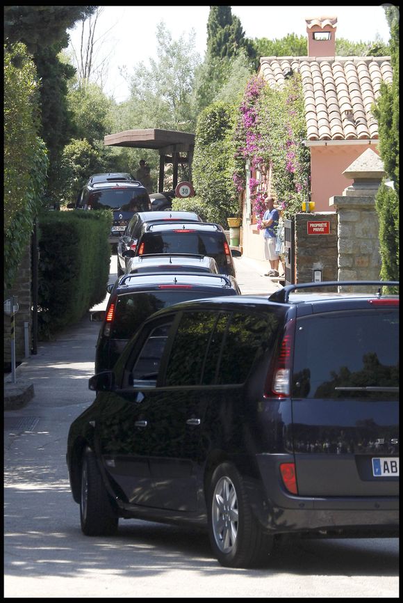 Nicolas Sarkozy et Carla Bruni arrivent au Cap Nègre pour leurs vacances en 2010. © DOMINIQUE JACOVIDES / BESTIMAGE