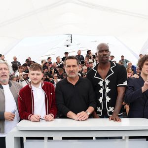 Karim Leklou, Alain Chabat, Anthony Bajon, le réalisateur Gilles Lellouche, Jean-Pascal Zadi, Vincent Lacoste, Raphaël Quenard - Photocall du film "L'Amour Ouf" (Beating Hearts / Compétition) lors du 77ème Festival International du Film de Cannes (14 - 25 mai 2024), le 24 mai 2024.
© Jacovides / Moreau / Bestimage