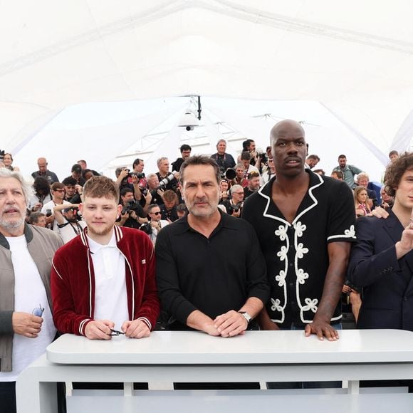 Karim Leklou, Alain Chabat, Anthony Bajon, le réalisateur Gilles Lellouche, Jean-Pascal Zadi, Vincent Lacoste, Raphaël Quenard - Photocall du film "L'Amour Ouf" (Beating Hearts / Compétition) lors du 77ème Festival International du Film de Cannes (14 - 25 mai 2024), le 24 mai 2024.
© Jacovides / Moreau / Bestimage