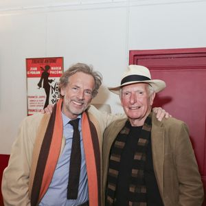 Exclusif - Stéphane Freiss, Peter Weir lors d'une représentation de la pièce de théâtre "Le Cercle des poètes disparus" au théatre Antoine à Paris, France, le 16 mars 2024. © Jack Tribeca/Bestimage