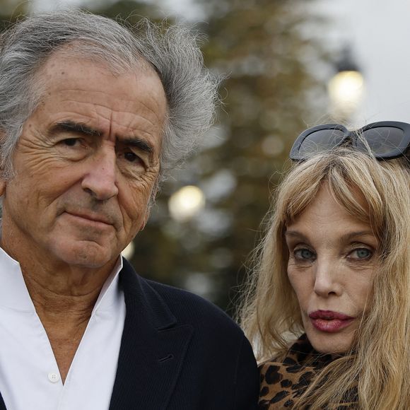 Bernard-Henry Lévy et sa femme Arielle Dombasle - Les personnalités accompagnant le président de la République Emmanuel Macron lors de sa visite d'Etat de trois jours au Maroc, le 28 octobre 2024. 
© Ludovic Marin / Pool / Bestimage