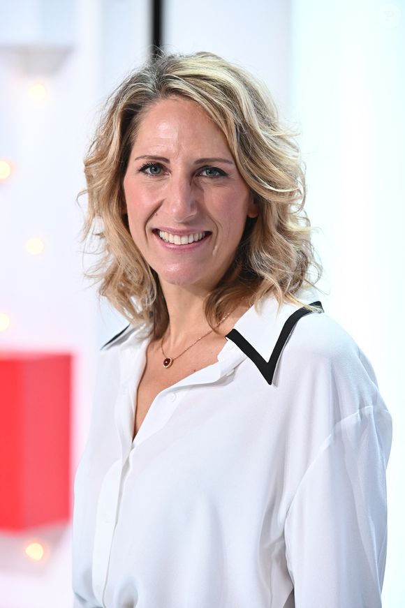Naissance - Maud Fontenoy est maman pour la cinquième fois à l'âge de 46 ans d'une petite fille prénommée Eléa - Exclusif - Maud Fontenoy - Enregistrement de l'émission "Vivement Dimanche" au Studio Gabriel à Paris, présentée par M.Drucker et diffusée le 27 novembre sur France 3. Le 16 novembre 2022
© Guillaume Gaffiot / Bestimage

|Exclusif - Enregistrement de l'émission "Vivement Dimanche" au Studio Gabriel à Paris, présentée par Michel Drucker et diffusée le 27 novembre sur France 3