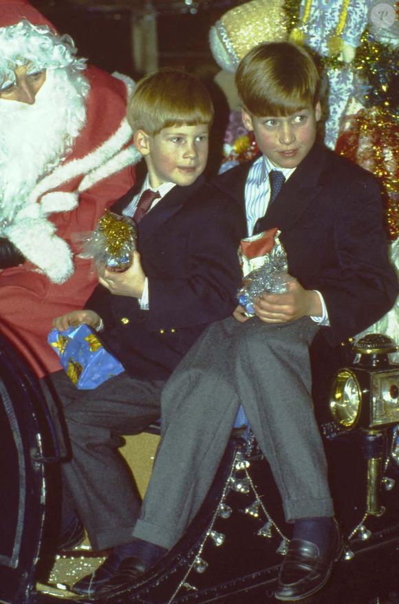 Les fils de Lady Diana pourront-ils être à nouveau réunis comme au bon vieux temps ?

Le prince William et le prince Harry rencontrent le Père Noël au Horse Show à Olympia, Londres, le 17 décembre 1990. Photo by UPPA/Photoshot Photo/Avalon/ABACAPRESS.COM