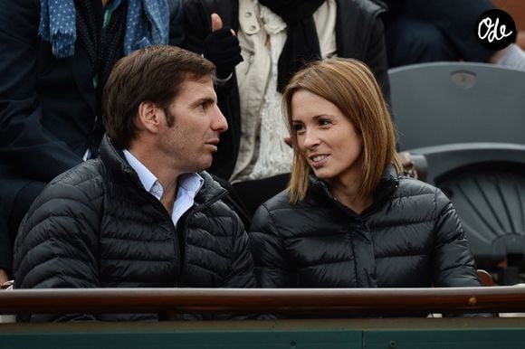 Elle débute sa carrière en parlant rugby sur les plateaux de Canal+. C'est là qu'elle tombe sous le charme de l'ouvreur argentin Gonzalo Quesada, alors joueur de la Section Paloise

Isabelle Ithurburu et Gonzalo Quesada regardent un match lors du deuxième tour des Internationaux de France de tennis à Roland Garros à Paris, France, le 28 mai 2014. Photo Laurent Zabulon/Abaca