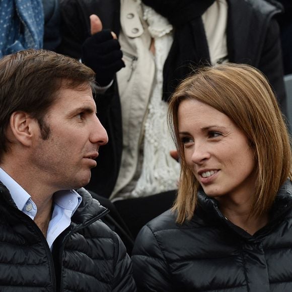 Elle débute sa carrière en parlant rugby sur les plateaux de Canal+. C'est là qu'elle tombe sous le charme de l'ouvreur argentin Gonzalo Quesada, alors joueur de la Section Paloise

Isabelle Ithurburu et Gonzalo Quesada regardent un match lors du deuxième tour des Internationaux de France de tennis à Roland Garros à Paris, France, le 28 mai 2014. Photo Laurent Zabulon/Abaca