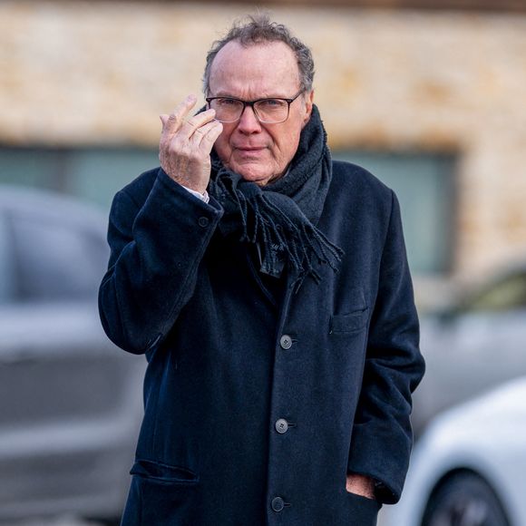 Julien Lepers aux obsèques du chanteur Herbert Léonard au crématorium de Saint-Fargeau-Ponthierry, France, le 12 mars 2025. © Bestimage