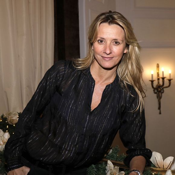 Il y a bien sûr Paris, mais aussi Arcachon et le Maroc. Dans les pages de son livre, elle en dit plus sur ses liens singuliers avec ces endroits si chers à son coeur et à sa créativité.



Sarah Lavoine Poniatowski - Les célébrités assistent au 42ème "Cocktail des Ecrivains", organisé par le Cercle MBC  au Fouquet's à Paris, le 27 novembre 2019.