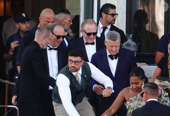 mais aussi François-Henri Pinault, venu vraisemblablement sans sa femme Salma Hayek. 

Francois Pinault-Henri et Xavier Niel arrivent au mariage à San Giorgio, Venise, de Jeff Bezos et Lauren Sanchez. Le 27 juin 2025. @Backgrid UK/ Bestimage