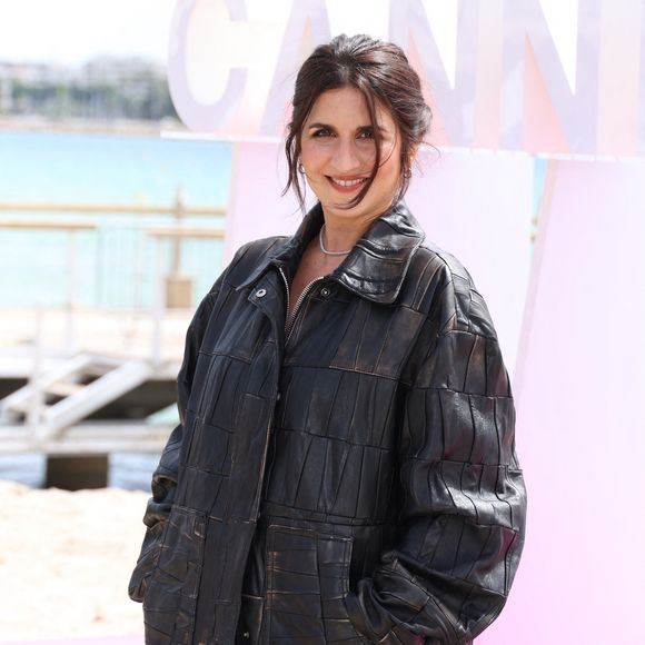 Geraldine Nakache pour le photocall de 'Fiasco' sur la plage du Majestic lors de la 7eme saison de 'CanneSeries' à Cannes le 8 Avril 2024 

Denis Guignebourg/BestImage