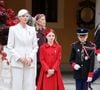 Elle avait notamment porté un tailleur blanc lors de la fête nationale monégasque en novembre 2025, en hommage à Giorgio Armani.

La princesse Charlene de Monaco, la princesse Gabriella de Monaco, comtesse de Carladès, le prince Jacques de Monaco, marquis des Baux, la princesse Caroline de Hanovre - La famille princière monégasque dans la cour d'honneur du palais lors de la la fête nationale à Monaco le 19 novembre 2025. © Dominique Jacovides - Bruno Bebert / Bestimage