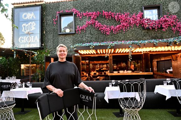 Exclusif -  Luana Belmondo, la célèbre cheffe romaine, prend les commandes de la cuisine de Gioia, la célèbre table tropézino-italienne située à Saint-Tropez dont Jean-Roch est le propriétaire. Ici, elle est au restaurant où elle viendra une fois par mois superviser sa brigade.