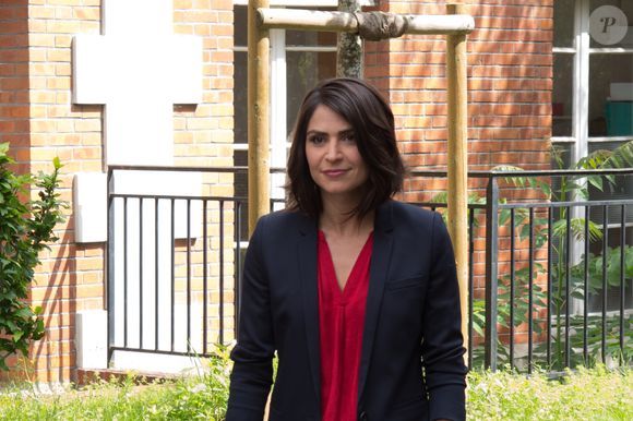 "Quand on m’a dit que j’allais le remplacer, j’ai été intimidée. Ça va mieux aujourd’hui ! Il est tellement accessible et chaleureux."

Sonia Chironi (iTELE) lors du tournage coulisses des spots TV du Pasteurdon à l'Institut Pasteur à Paris, le 17 juin 2016. © Joséphine Royer/Bestimage