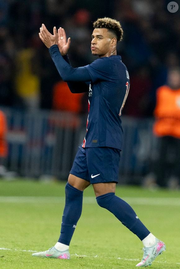 À peine connu à son arrivée à Paris, Désiré Doué est en train de devenir la nouvelle star du club

Désiré Doué - Célébrités des les tribunes lors du match aller du quart de finale de Ligue des champions entre le PSG et Aston Villa (3-1) au Parc des Princes à Paris le 9 avril 2025. © Cyril Moreau/Bestimage