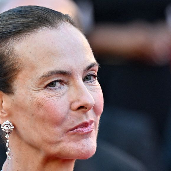 Et l'actrice comme à son habitude très élégante avec un chignon sophistiqué 

Carole Bouquet assiste à la projection de "The Mastermind" au 78ème Festival de Cannes à Cannes, France, le 23 mai 2025. Photo de Julien Reynaud/APS-Medias/ABACAPRESS.COM