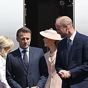 Le prince William, prince de Galles, et Catherine (Kate) Middleton, princesse de Galles, accueillent le couple présidentiel français le président Emmanuel Macron et sa femme la Première Dame Brigitte Macron à l'aéroport Station RAF de Northolt, à Ruislip, Royaume Uni, le 8 juillet 2025. À l'invitation de Leurs Majestés le roi et la reined'Angleterre, le président français et Madame la Première effectueront une visite d'État au Royaume-Uni du 8 au 10 juillet 2025. © Jeanne Accorsini/Pool/Bestimage