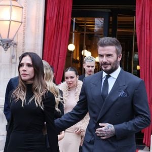 David Beckham et Victoria Beckham, Jackie Apostel - V.Beckham, accompagnée de sa famille, à la sortie de l'Hôtel La Réserve avant d'être élevée au rang de Chevalier des Arts et des Lettres au ministère de la Culture à Paris, le 26 janvier 2026.
© Denis Guignebourg / Bestimage