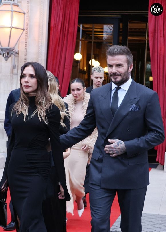 David Beckham et Victoria Beckham, Jackie Apostel - V.Beckham, accompagnée de sa famille, à la sortie de l'Hôtel La Réserve avant d'être élevée au rang de Chevalier des Arts et des Lettres au ministère de la Culture à Paris, le 26 janvier 2026.
© Denis Guignebourg / Bestimage