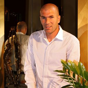 Une décision qui a marqué le début d'une aventure hors du commun, mais aussi un véritable déchirement pour le jeune garçon très attaché aux siens.

Archive - Zinedine Zidane 2009 JLPPA / Bestimage