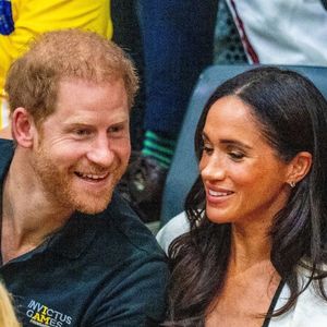 Meghan Markle cumule les concerts avec le prince Harry.

Le prince Harry et Meghan Markle assistent au match de basket-ball en fauteuil roulant à la Merkur Spiel-Arena lors des Jeux Invictus à Düsseldorf, le 13 septembre 2023.

Photo : Backgrid USA / Bestimage