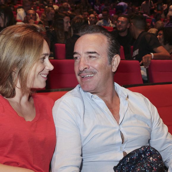 Nathalie Pechalat et Jean Dujardin à la représentation exceptionnelle du spectacle musical "Sur la route Enchantée" de Chantal Goya au Palais des Congrès de la Porte Maillot à Paris.

Photo : Jack Tribeca / Bestimage
