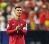 Comme on peut le voir sur sa dernière publication Instagram, le quintuple Ballon d'Or arbore désormais une coupe très courte, presque rasée, rehaussée d'une teinture blond doré/platine sur le dessus. 

Portugal vs Espagne - Coupe du monde 2026 - 06/07/2026 DALLAS, ÉTATS-UNIS - 6 juillet 2026
