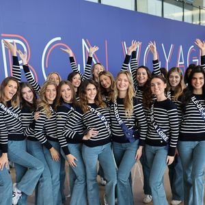 Qui sera sacrée Miss France 2026 ? 

Angélique Angarni-Filipon (Miss France 2025) et les 30 candidates de Miss France 2026 quittent Paris pour leur voyage en Martinique. Aéroport d'Orly. © SIPA/Laurent Vu via Bestimage