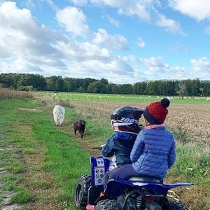 Elle est maman de deux enfants, Charlie et Alphonse.

Charlie et Alphonse, les enfants d'Alessandra Sublet et Clément Miserez.