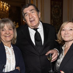 Exclusif -  Nicole Gerra, guest - Laurent Gerra reçoit la légion d’honneur de la part du grand chancelier F. Lecointre en présence de la première dame, B. Macron au Palais de la Légion d'honneur à Paris le 29 septembre 2025. © Cyril Moreau/Bestimage